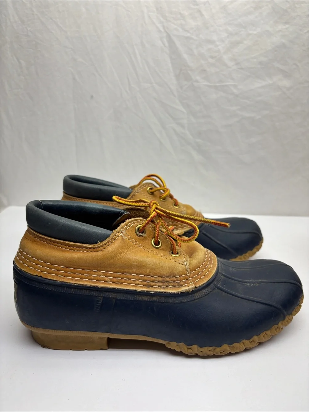 L. L. Bean Men's Two-Tone Tan and Black Boat Shoes, SZ 7, box 11